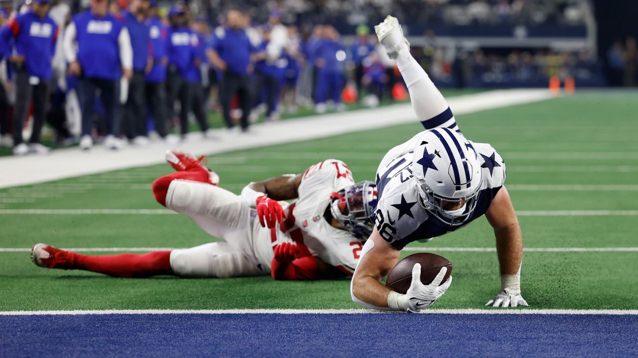 ARLINGTON, TEXAS - 24 NOVEMBER: Dalton Schultz #86 dari Dallas Cowboys mencetak touchdown pada babak kedua dalam pertandingan melawan New York Giants di AT&T Stadium pada 24 November 2022 di Arlington, Texas.  (Foto oleh Wesley Hitt/Getty Images)