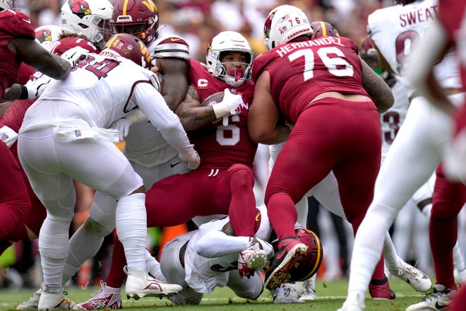 LANDOVER, MARYLAND - SEPTEMBER 10: James Conner #6 of the Arizona Cardinals runs the ball during the first quarter against the Washington Commanders at FedExField on September 10, 2023 in Landover, Maryland. (Photo by Jess Rapfogel/Getty Images)